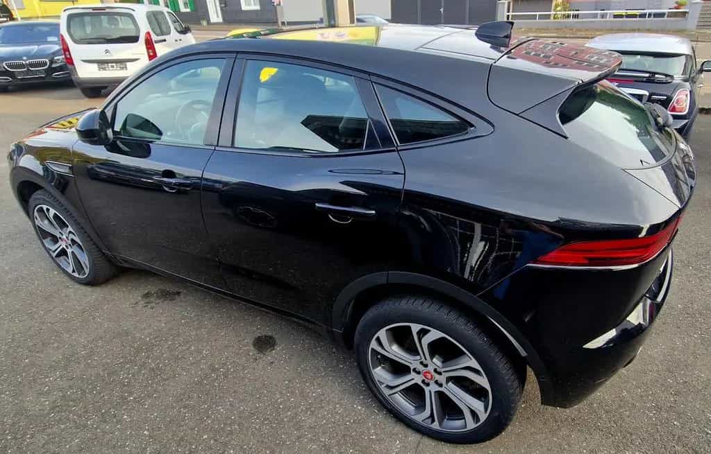 Jaguar E-Pace First Edition AWD Leder+Navi+LED 03/2018-photo-2