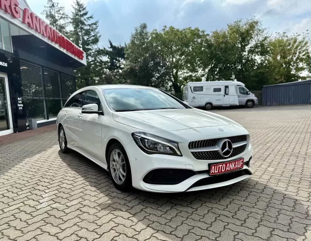 Mercedes-Benz CLA-Class 200 Shooting Brake AMG LED Automatik 09/2016-photo-3