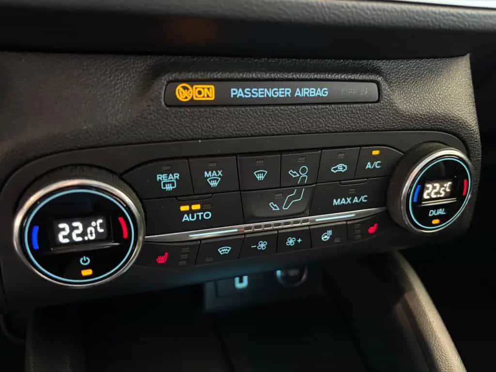 Ford Focus Lim. Cool & Connect Winterpaket Navi 03/2019-photo-18