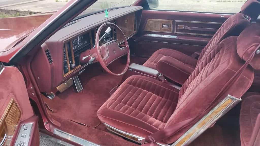 Buick Riviera 06/1983-photo-2
