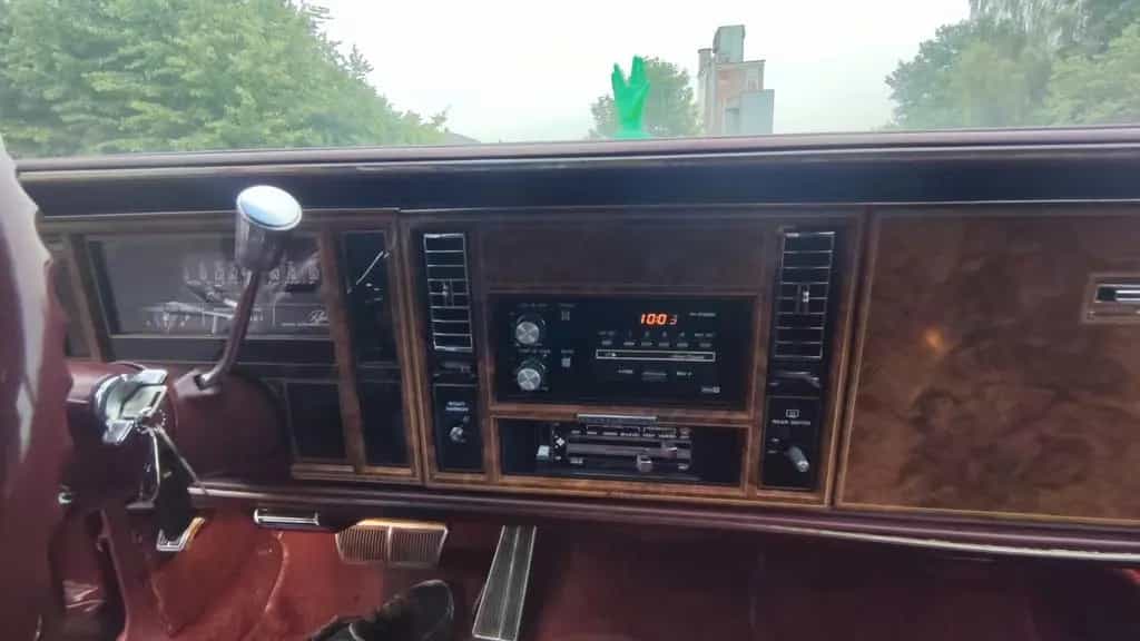 Buick Riviera 06/1983-photo-6