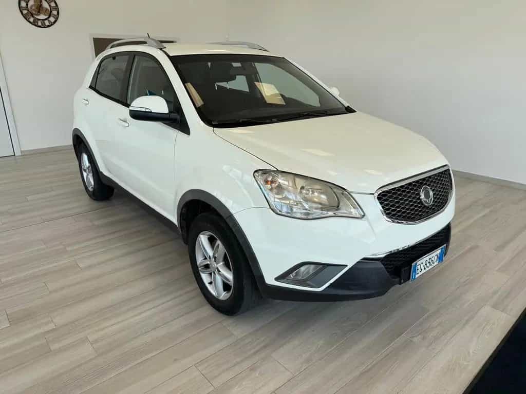 Ssangyong Korando 2.0 175 CV 2WD e-XDi MT C 02/2011-photo-2