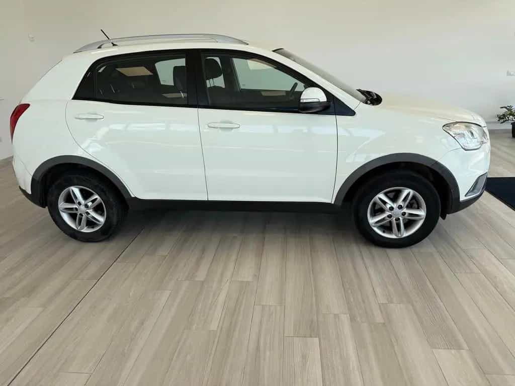 Ssangyong Korando 2.0 175 CV 2WD e-XDi MT C 02/2011-photo-3