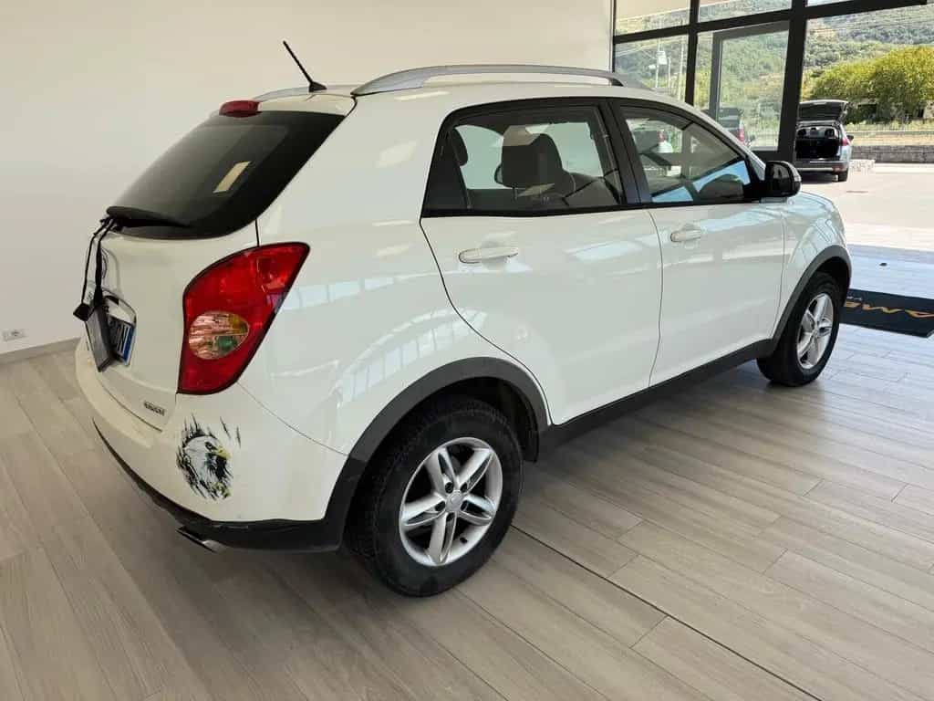 Ssangyong Korando 2.0 175 CV 2WD e-XDi MT C 02/2011-photo-4