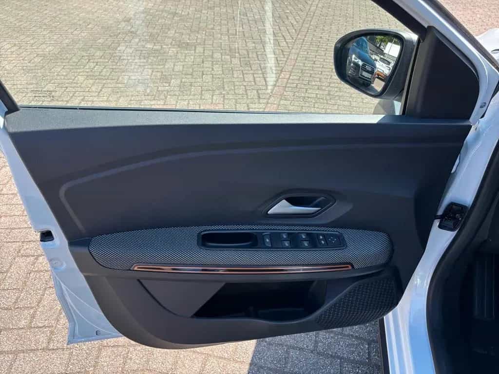 Dacia Sandero III Stepway Expression+ 11/2023-photo-13