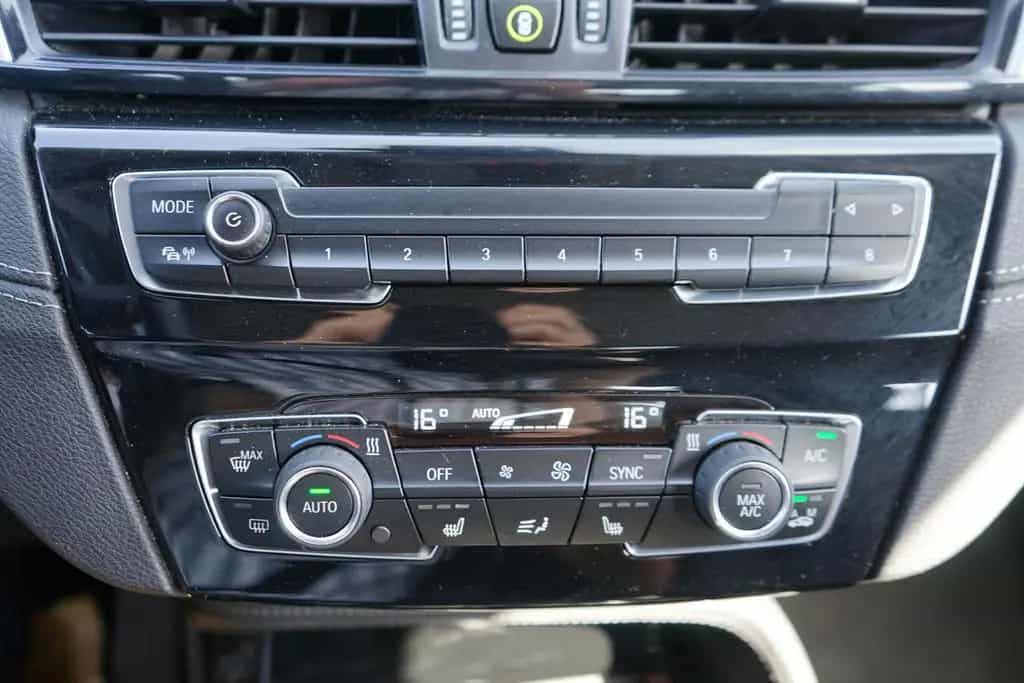 BMW X2 xDrive 20i NAVI+PDC+KLIMA+AUTOMATIK 03/2018-photo-10