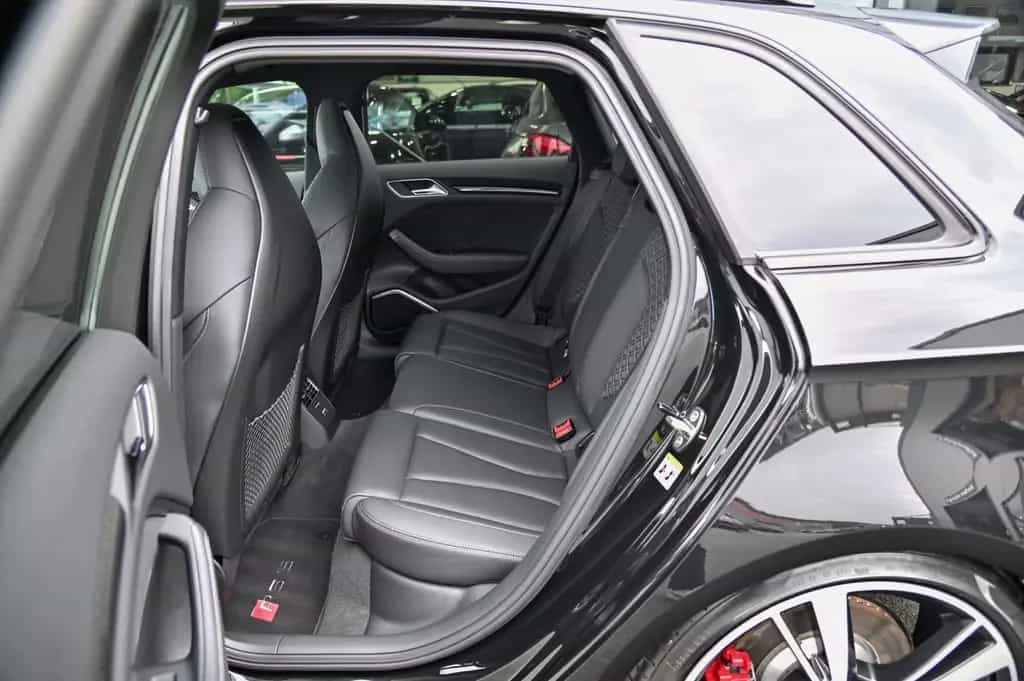 Audi RS3 Sportback 2.5 TFSI Pano* KW V3* Akrapovic !* 08/2019-photo-15
