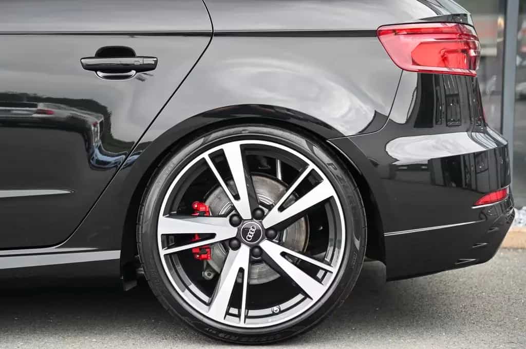 Audi RS3 Sportback 2.5 TFSI Pano* KW V3* Akrapovic !* 08/2019-photo-40