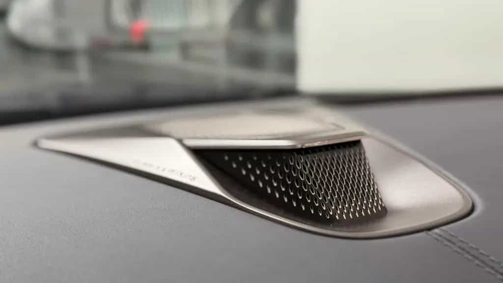 Aston Martin V8 Vantage NG Coupé | Storm Purple | Bowers & Wilkins null-photo-11