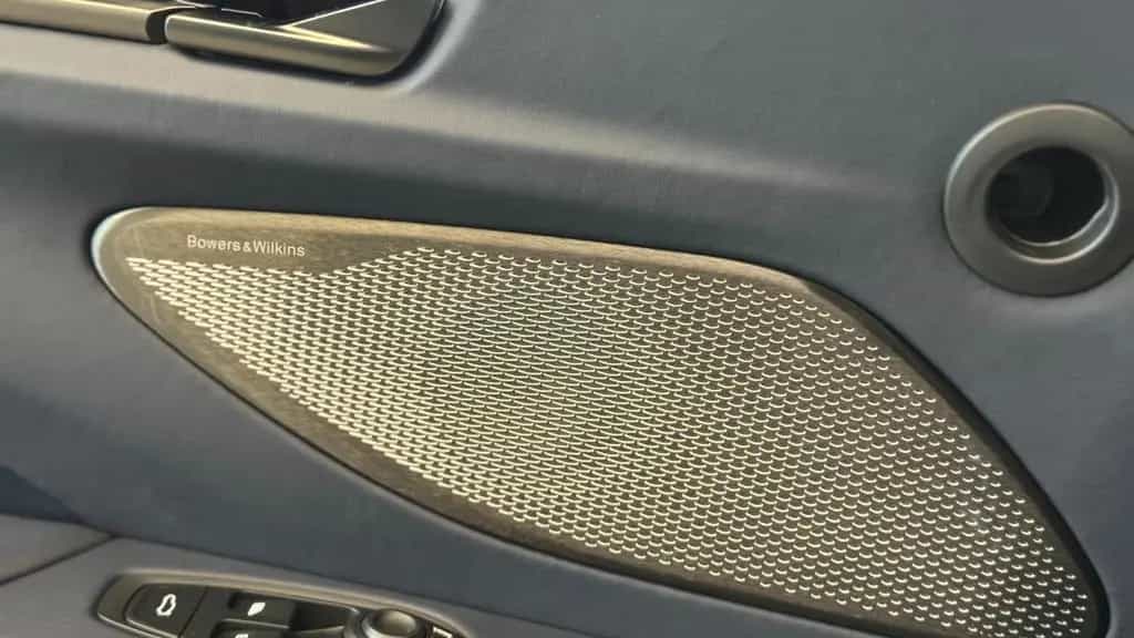 Aston Martin V8 Vantage NG Coupé | Storm Purple | Bowers & Wilkins null-photo-12