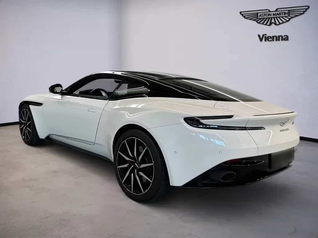 Aston Martin DB11 Coupé | Stratus White | 1Y AM warranty 08/2018-photo-3