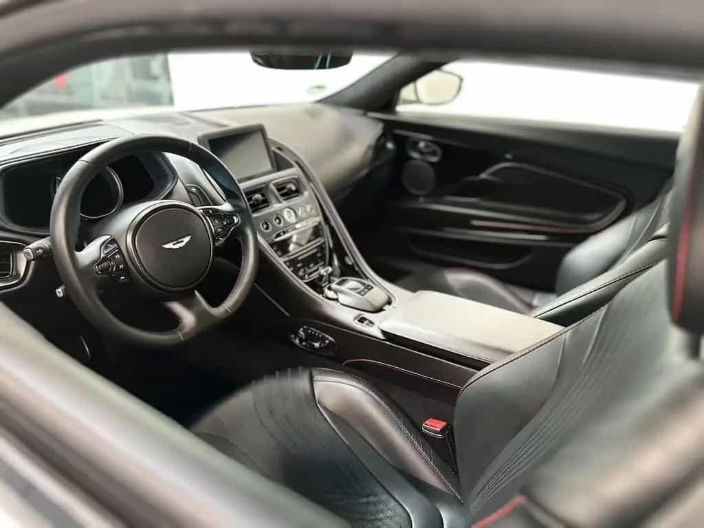 Aston Martin DB11 Coupé | Stratus White | 1Y AM warranty 08/2018-photo-5