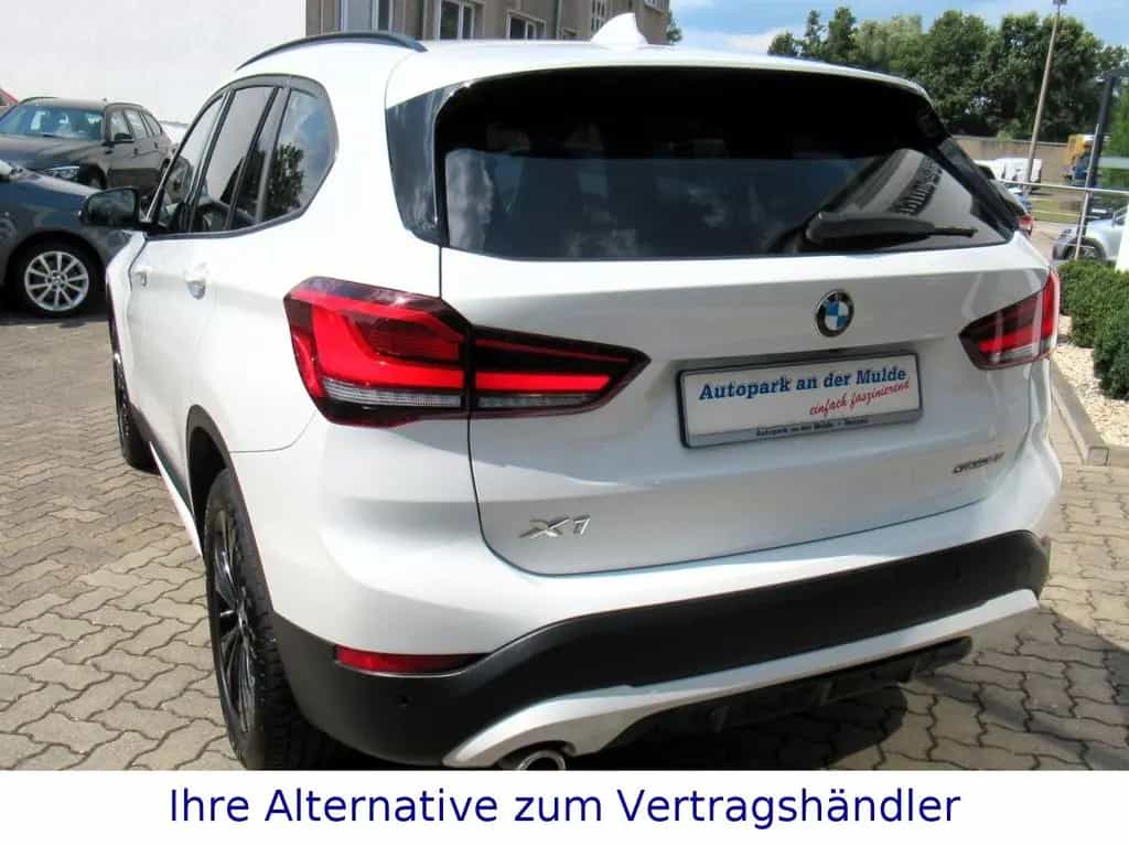 BMW X1 sDrive18iA Sport Line*Navi*SH*AHK*LED 07/2020-photo-3