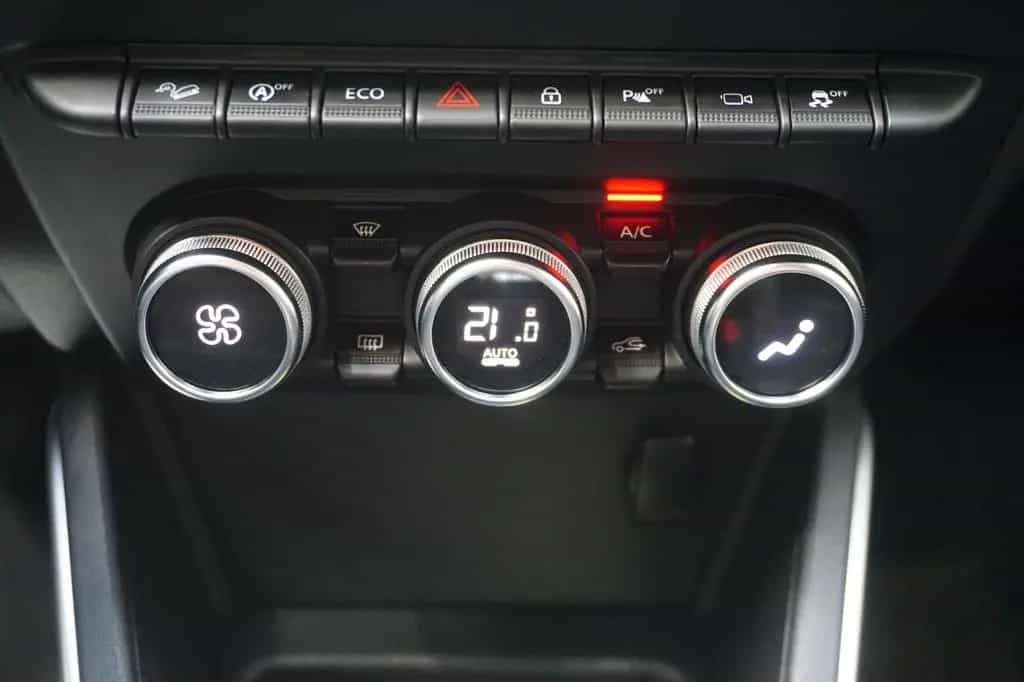 Dacia Duster II Prestige 4WD NAVI, SITZHEIZUNG, PDC 04/2018-photo-9