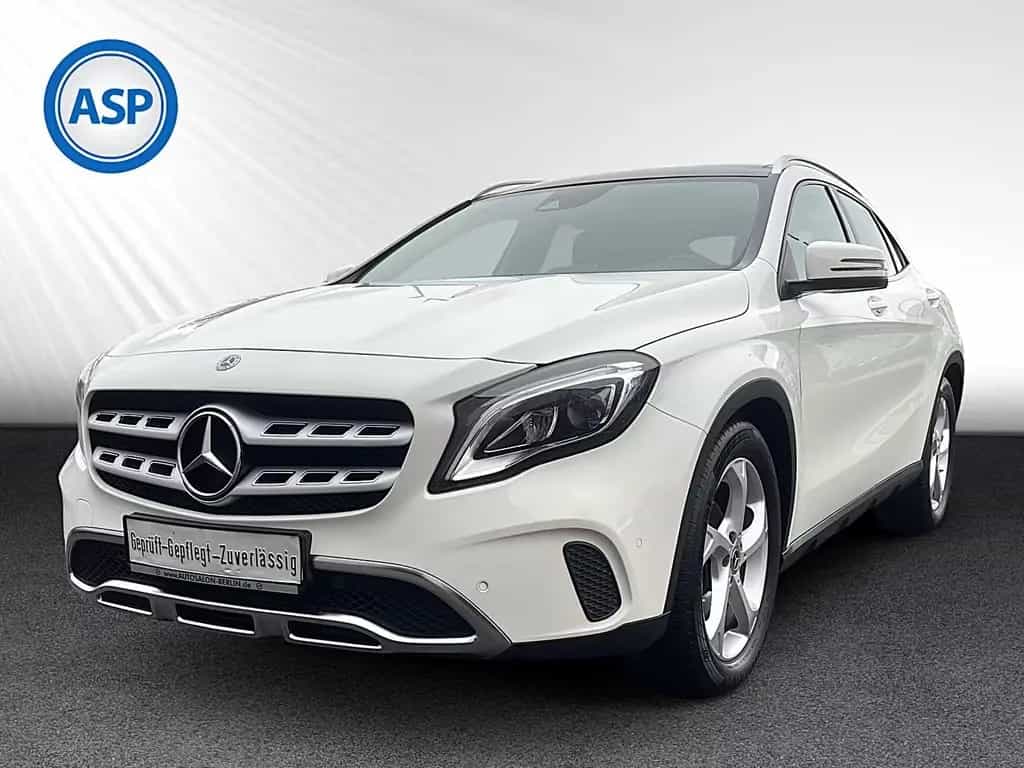 Mercedes-Benz GLA 180 7G-DCT Urban LED NAVI PANO SHZ PDC 06/2020-photo-0