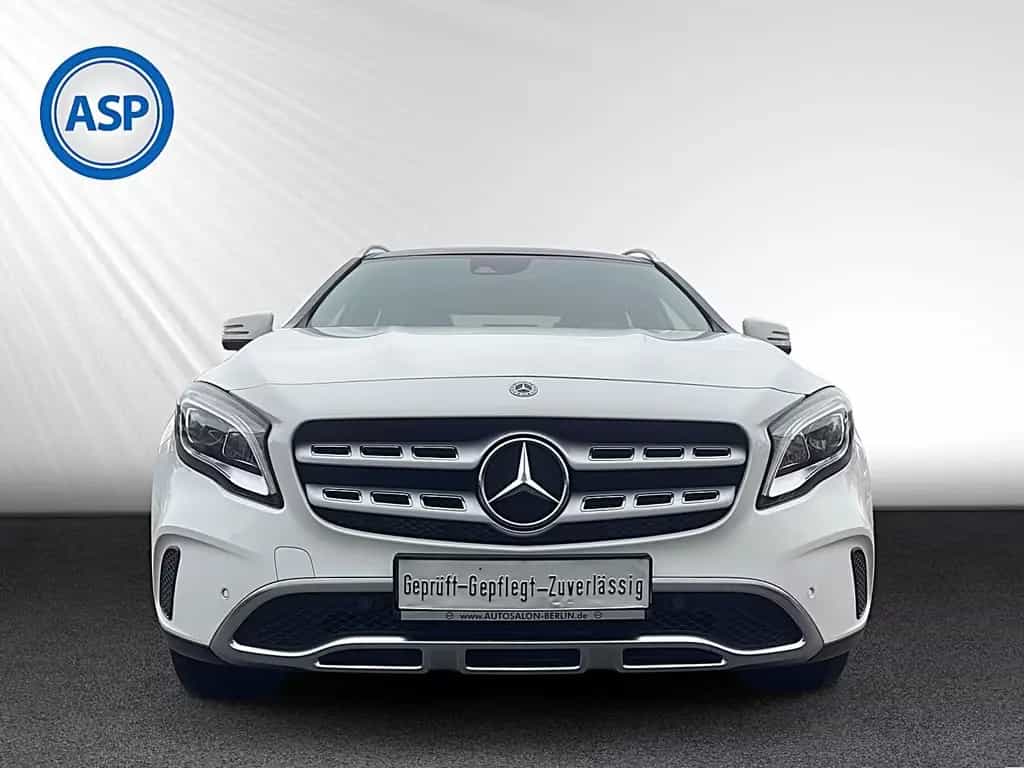 Mercedes-Benz GLA 180 7G-DCT Urban LED NAVI PANO SHZ PDC 06/2020-photo-1