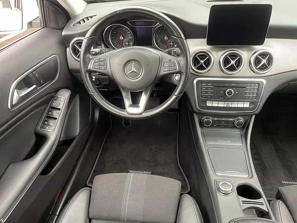 Mercedes-Benz GLA 180 7G-DCT Urban LED NAVI PANO SHZ PDC 06/2020-photo-13