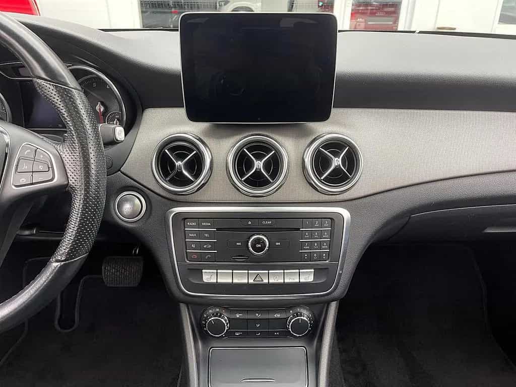 Mercedes-Benz GLA 180 7G-DCT Urban LED NAVI PANO SHZ PDC 06/2020-photo-16