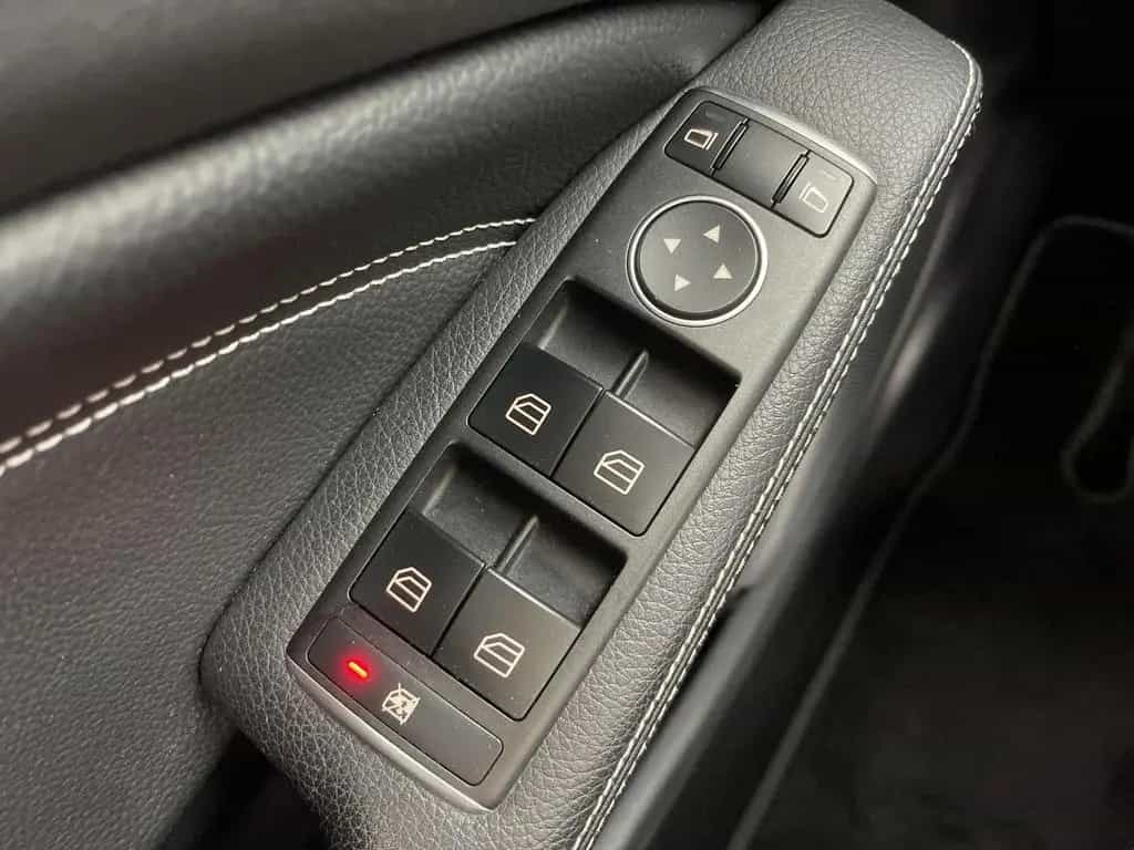 Mercedes-Benz GLA 180 7G-DCT Urban LED NAVI PANO SHZ PDC 06/2020-photo-19