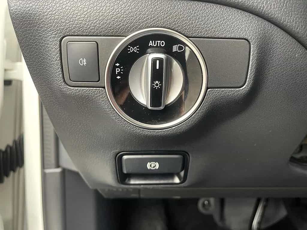 Mercedes-Benz GLA 180 7G-DCT Urban LED NAVI PANO SHZ PDC 06/2020-photo-20