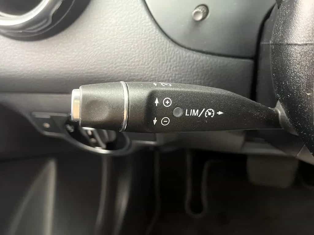 Mercedes-Benz GLA 180 7G-DCT Urban LED NAVI PANO SHZ PDC 06/2020-photo-21