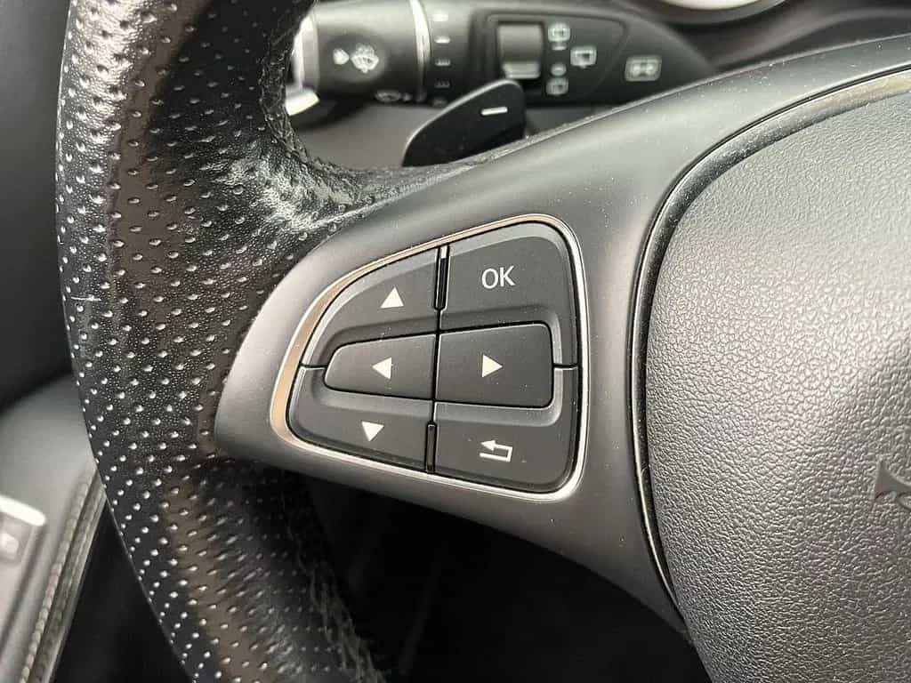 Mercedes-Benz GLA 180 7G-DCT Urban LED NAVI PANO SHZ PDC 06/2020-photo-22