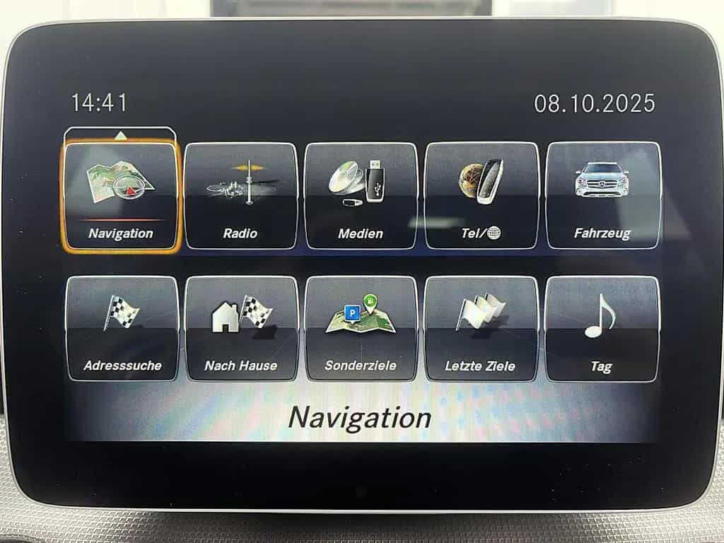 Mercedes-Benz GLA 180 7G-DCT Urban LED NAVI PANO SHZ PDC 06/2020-photo-24