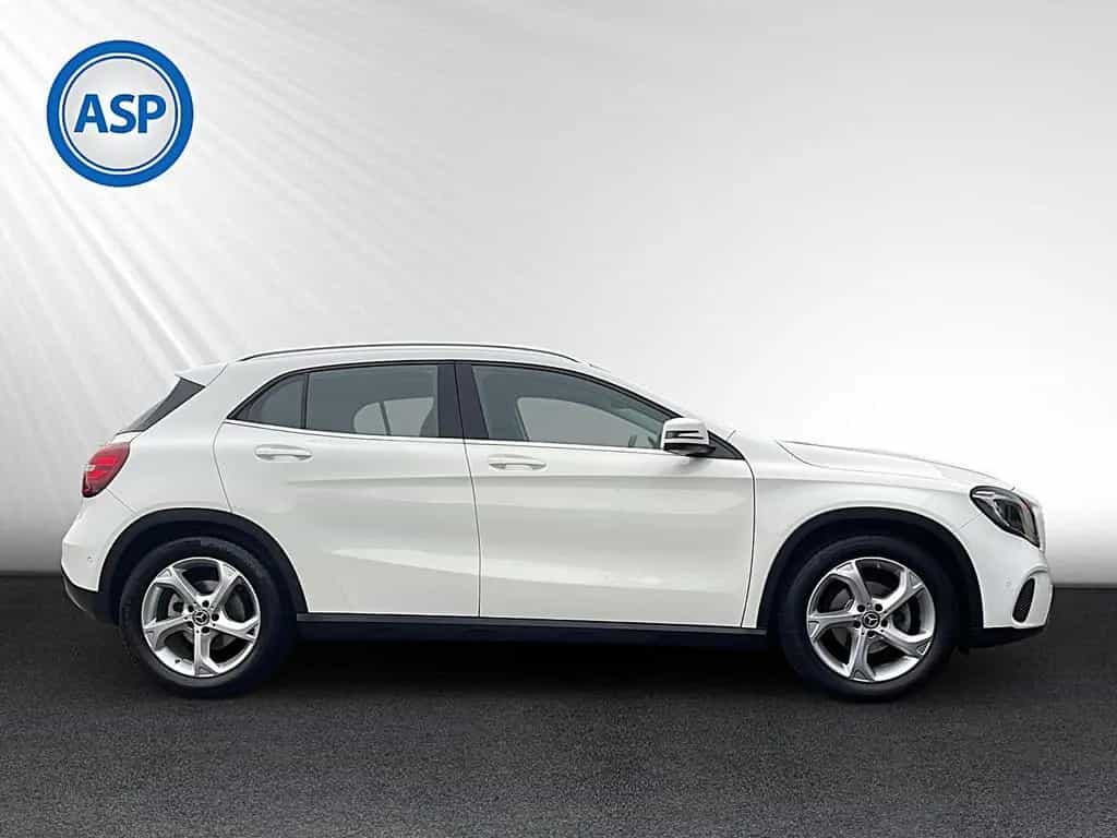 Mercedes-Benz GLA 180 7G-DCT Urban LED NAVI PANO SHZ PDC 06/2020-photo-3