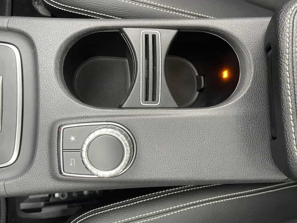Mercedes-Benz GLA 180 7G-DCT Urban LED NAVI PANO SHZ PDC 06/2020-photo-31