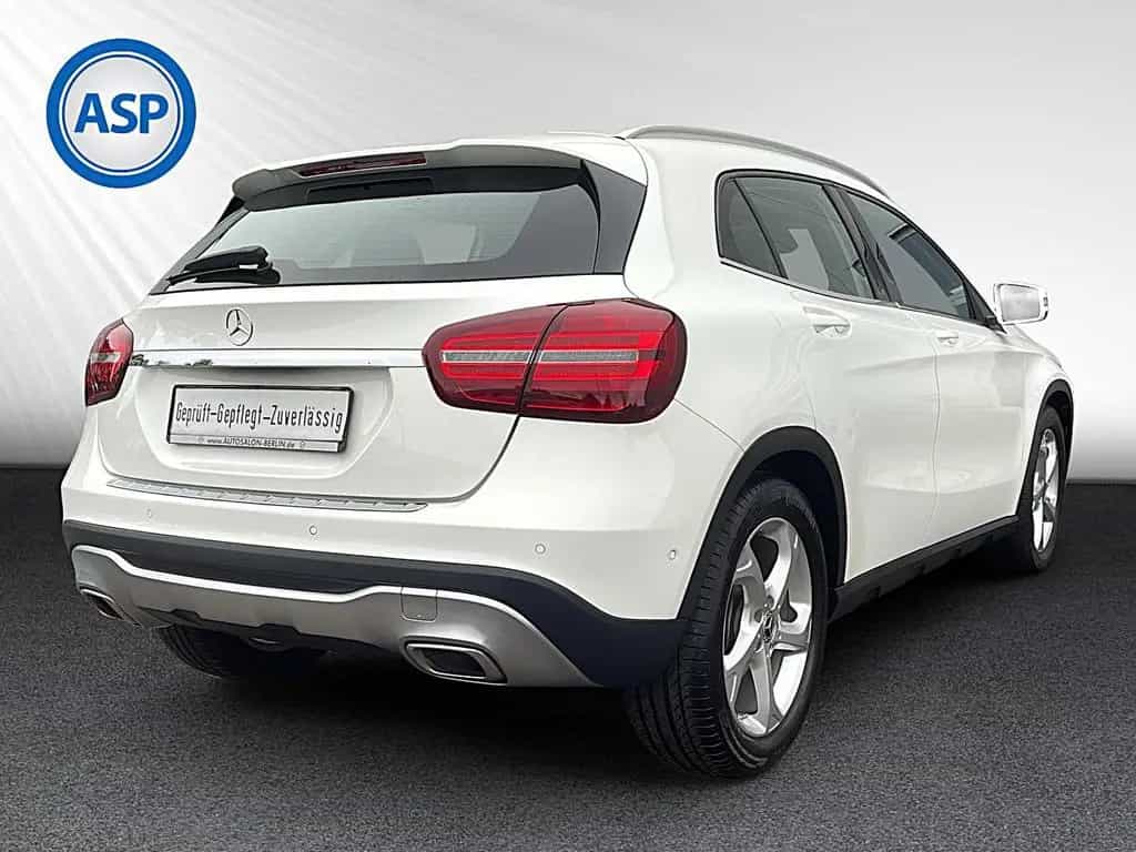 Mercedes-Benz GLA 180 7G-DCT Urban LED NAVI PANO SHZ PDC 06/2020-photo-4