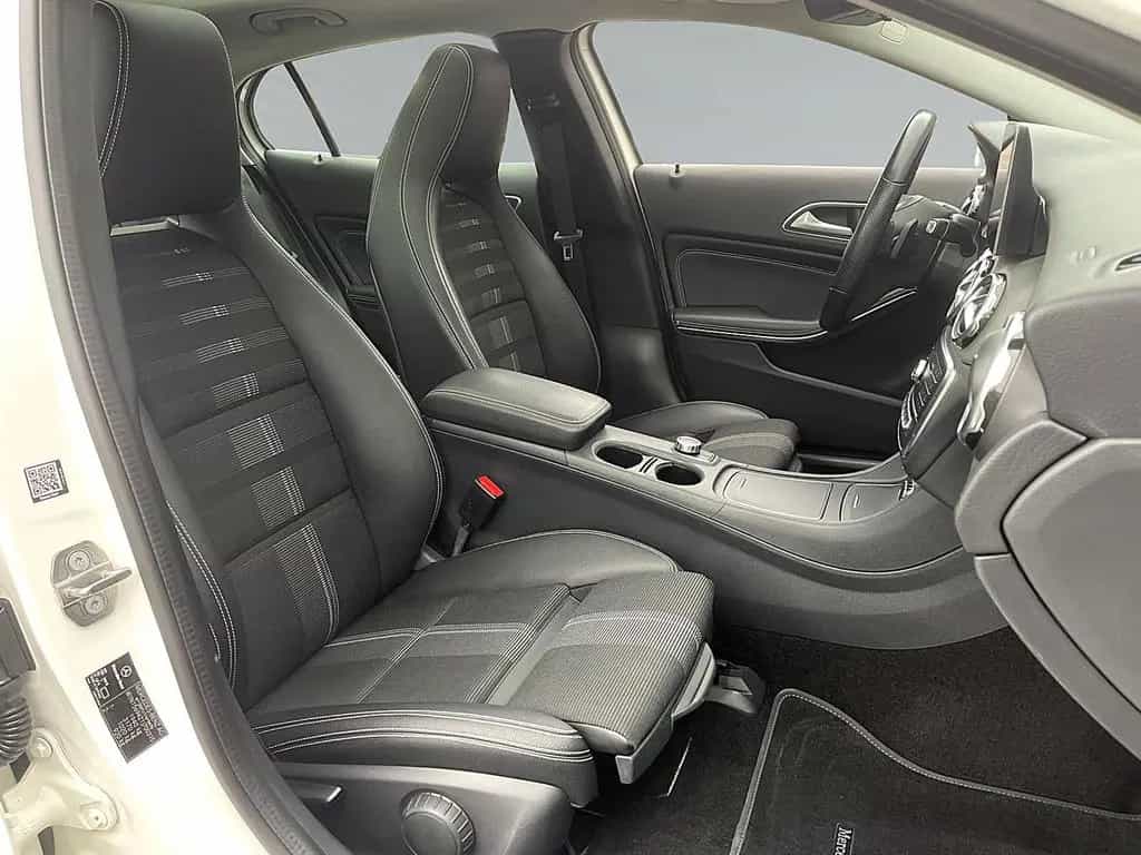 Mercedes-Benz GLA 180 7G-DCT Urban LED NAVI PANO SHZ PDC 06/2020-photo-9