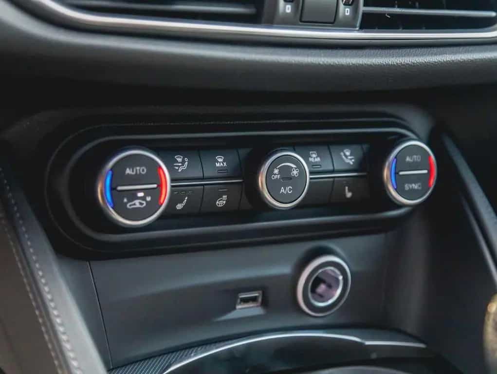 Alfa Romeo Stelvio 2.0 16V Turbo AT8-Q4 Veloce VOLL! 03/2026-photo-12
