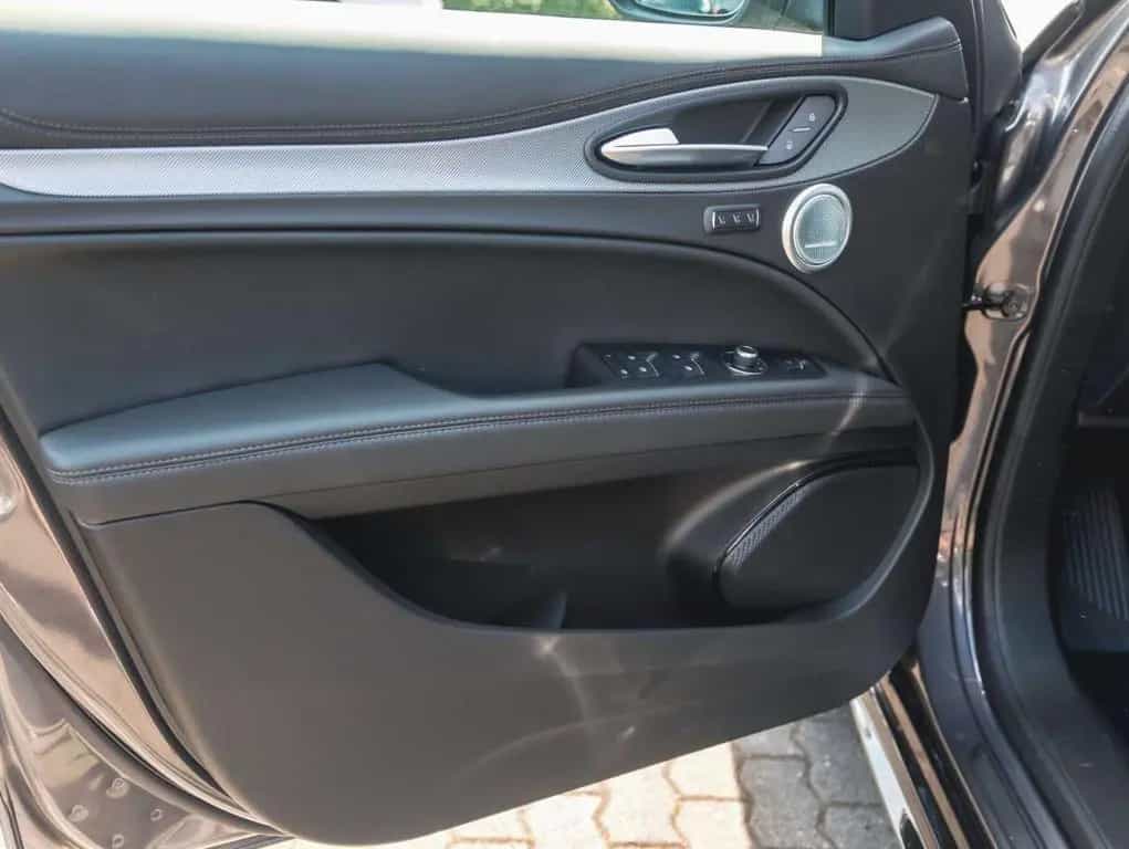 Alfa Romeo Stelvio 2.0 16V Turbo AT8-Q4 Veloce VOLL! 03/2026-photo-5