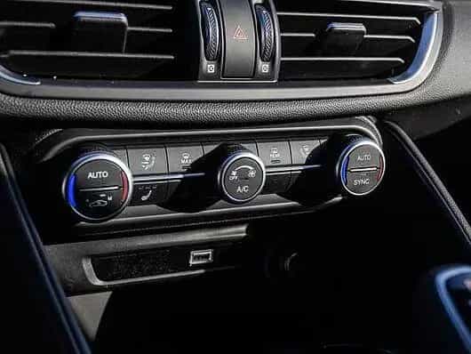 Alfa Romeo Giulia 2.0 16V AT8-Q4 INTENSA Panorama 03/2026-photo-10