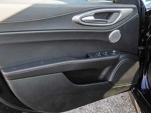 Alfa Romeo Giulia 2.0 16V AT8-Q4 INTENSA Panorama 03/2026-photo-5