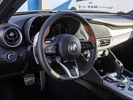 Alfa Romeo Giulia 2.0 16V AT8-Q4 INTENSA Panorama 03/2026-photo-7
