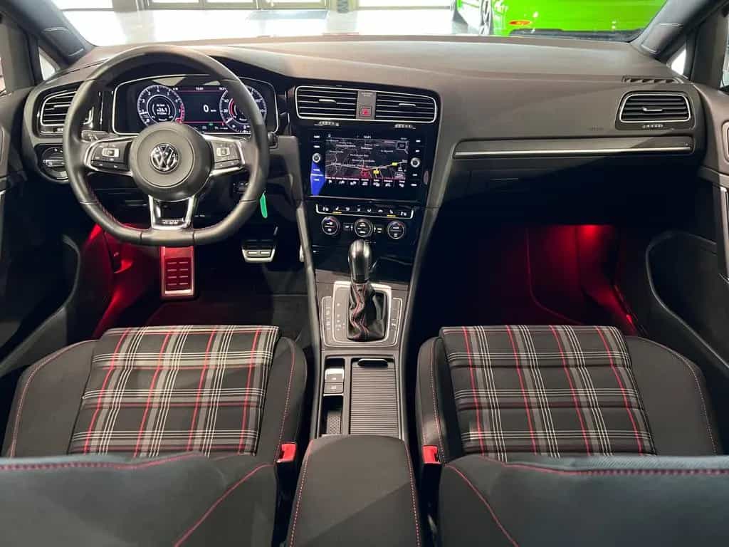 Volkswagen Golf 2.0 TSI DSG GTI Performance NAVI ACC LED 11/2019-photo-21