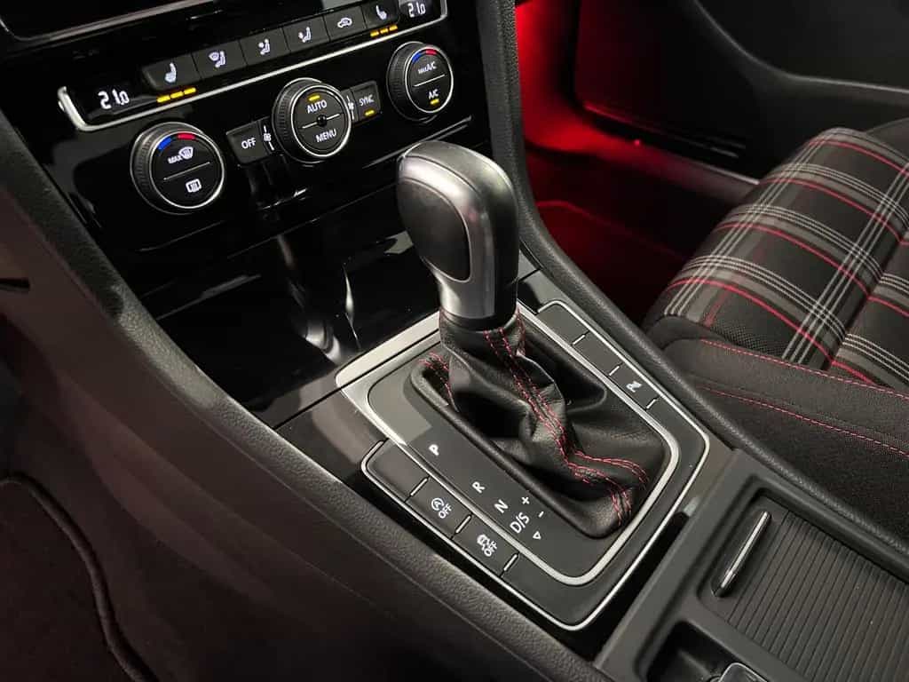 Volkswagen Golf 2.0 TSI DSG GTI Performance NAVI ACC LED 11/2019-photo-24
