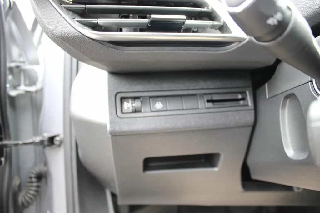 Peugeot 3008 136 MHEV Allure Pack, eDCS6, NAVI,KAMERA 05/2024-photo-11