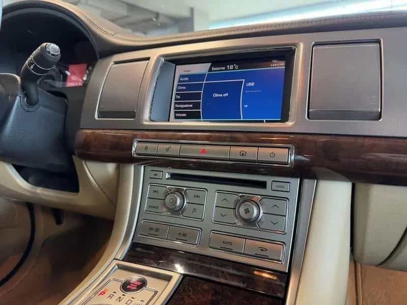 Jaguar XF XF 3.0 D V6 Luxury 05/2011-photo-10