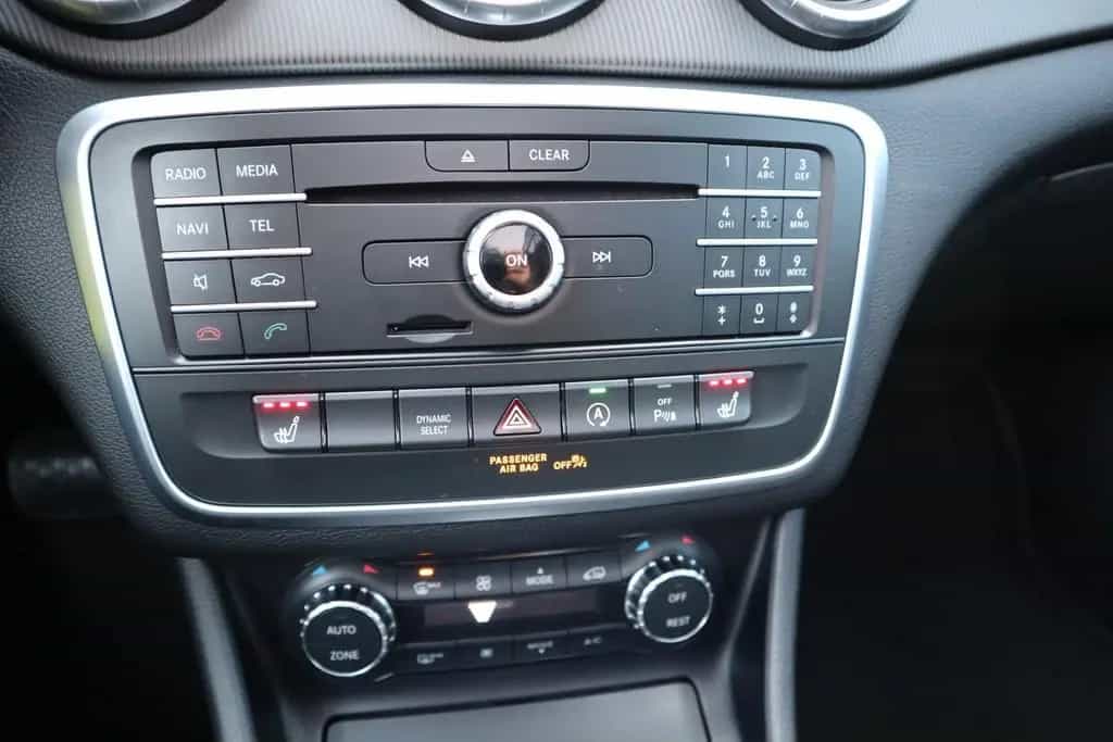 Mercedes-Benz CLA 180 Shooting Brake *Xen*Navi*GRA*RüKam*18" 11/2015-photo-5