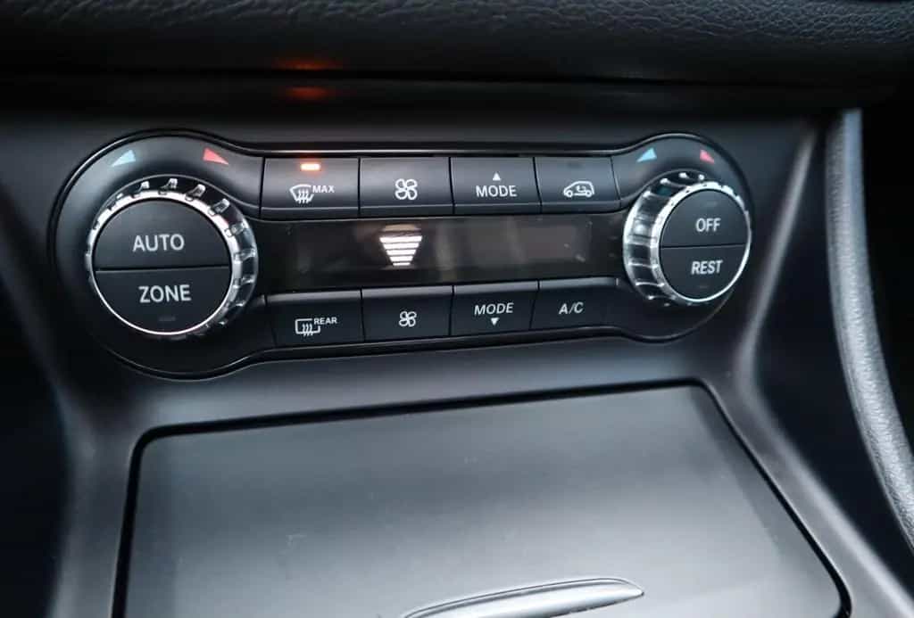 Mercedes-Benz CLA 180 Shooting Brake *Xen*Navi*GRA*RüKam*18" 11/2015-photo-6