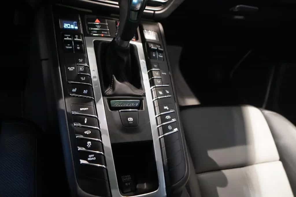 Porsche Macan Turbo BRD-Approved -Pano-AHK-Burmester- 01/2020-photo-21