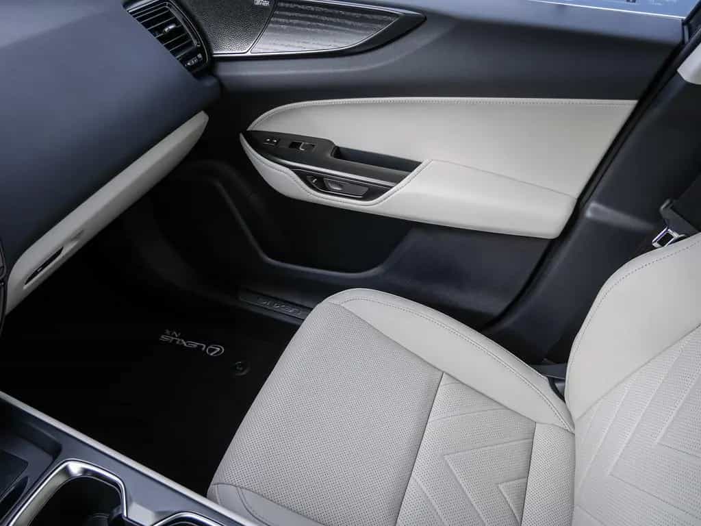 Lexus NX 350h Luxury AWD HUD SITZBELÜFTUNG PANO 09/2025-photo-24