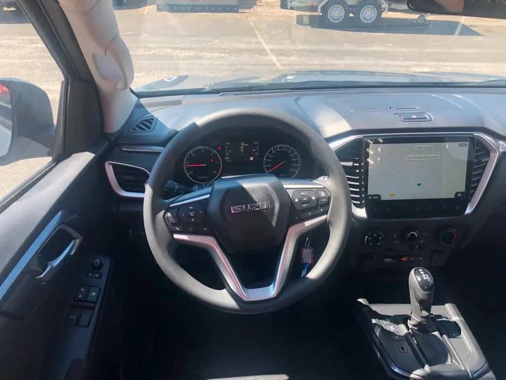 Isuzu D-Max Space Cab LS AT mit Systemkoffer null-photo-25