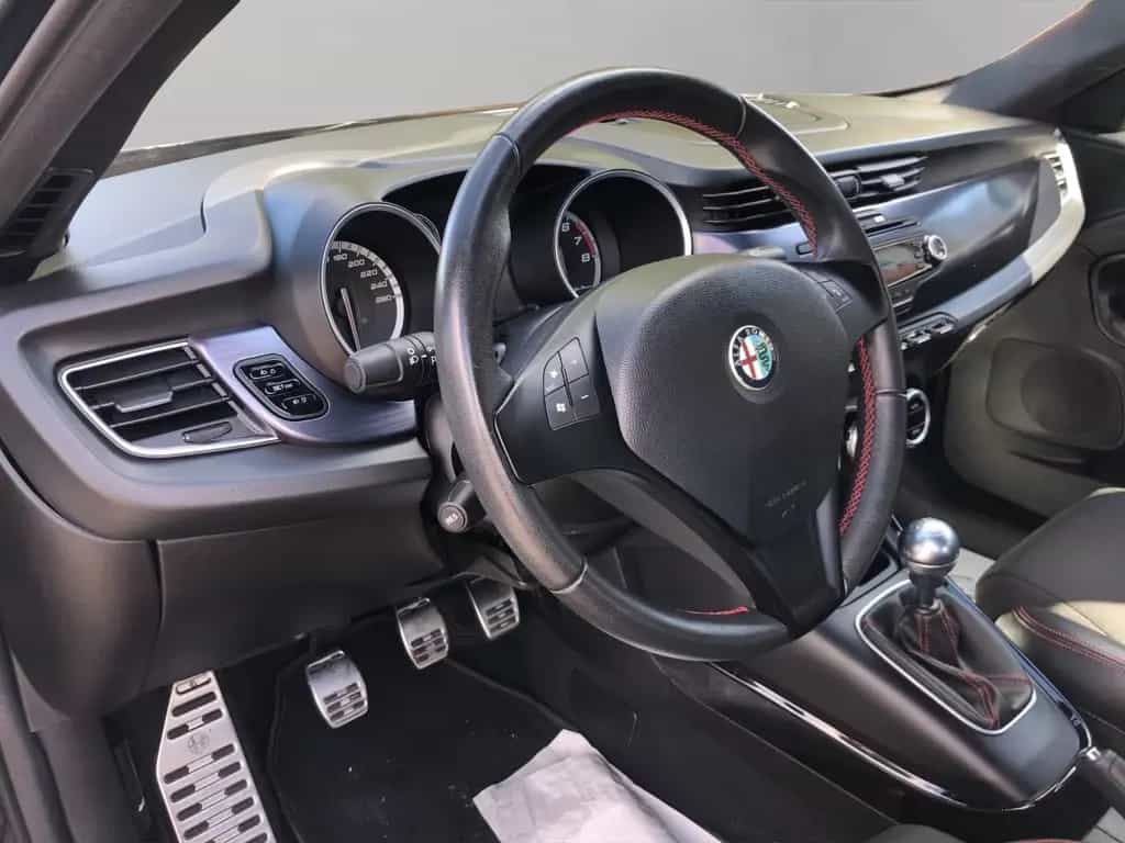 Alfa Romeo Giulietta Turismo 1.4 06/2011-photo-8