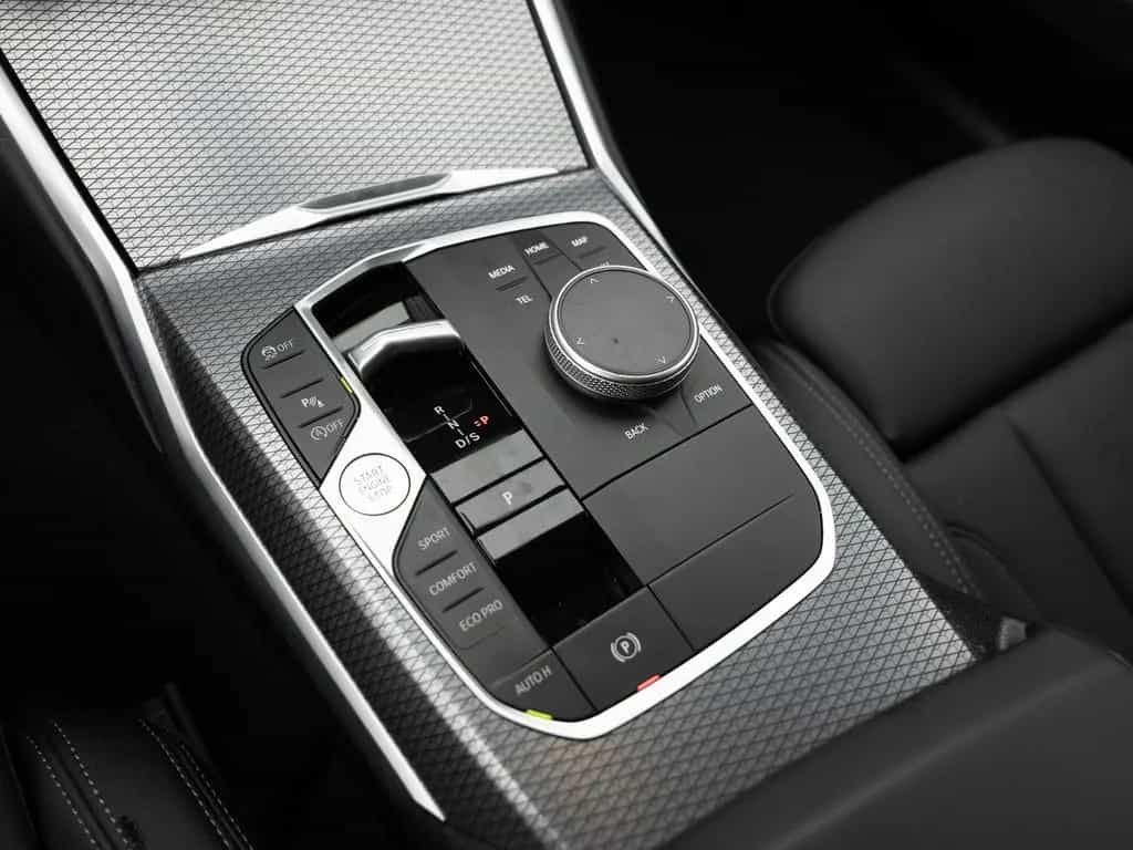 BMW 318 i Touring M-Sport FACEL. LED ACC NAVI KAMERA 12/2024-photo-19