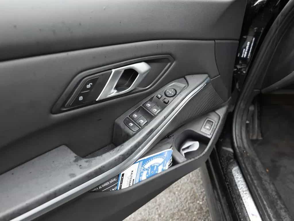 BMW 318 i Touring M-Sport FACEL. LED ACC NAVI KAMERA 12/2024-photo-26