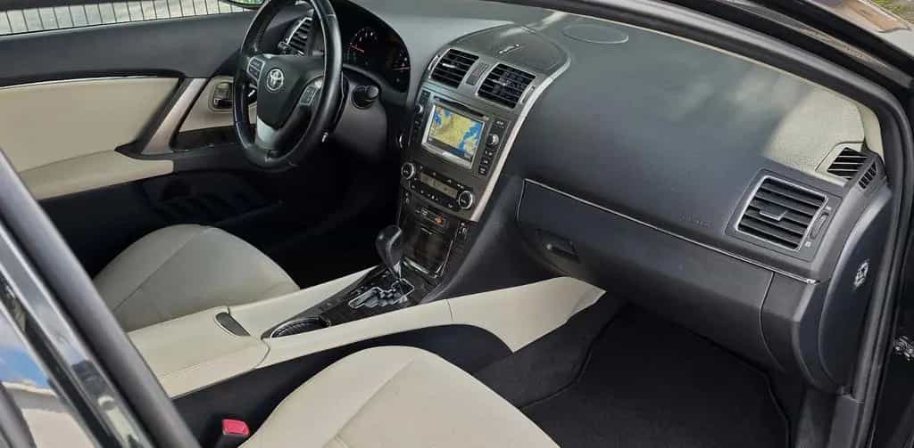 Toyota Avensis 1.8 Executive Automatik Navi Leder Xenon 12/2011-photo-10