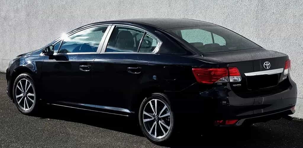 Toyota Avensis 1.8 Executive Automatik Navi Leder Xenon 12/2011-photo-2